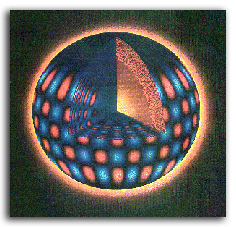 Sección de una estrella oscilando en un modo alto en l y en n. Los colores indican zonas frías y calientes, corespondientes a zonas de alta y baja presión, causadas por ondas sísmicas. El logotipo del proyecto CoRoT es una estrella oscilando en un modo de bajo l.